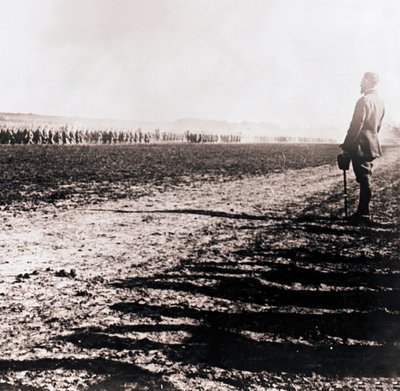 General Henri Gouraud undersökning av trupperna, c1914-c1918. av Unbekannt