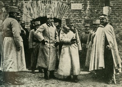 General Kusmanek och prins Francis Joseph vid Przemysl fästning, första världskriget, 1915, c1920. av Unbekannt