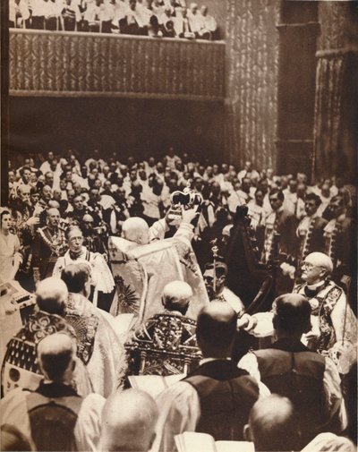 George VI kröns med St. Edwards Crown på dagen för hans kröning, 1937 av Unbekannt