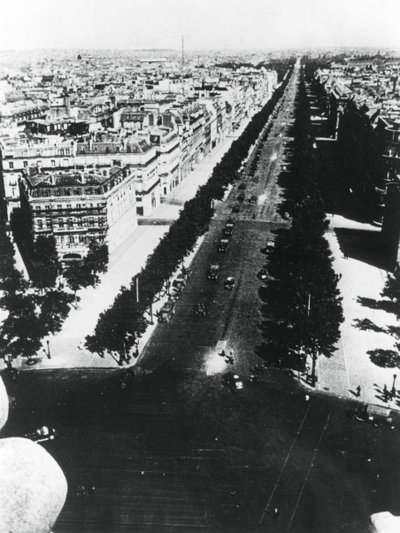 Tyska styrkor paraderar längs Champs Elysees, Paris, 14 juni 1940 av Unbekannt
