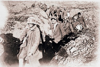 Tyskarna kapitulerar i Laffaux, norra Frankrike, c1914-c1918 av Unbekannt