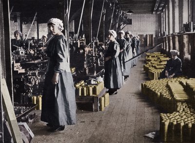 Flickarbetare i en ammunitionsfabrik, 1915 av Unbekannt