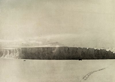Glaciär söder om Cape Barne, med motor som färdas på havsisen, c1908, 1909. av Unbekannt