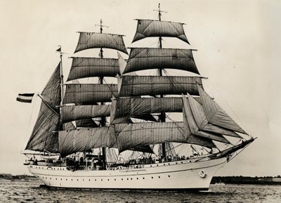 Gorch Fock för första gången under fulla segel, 1933 av Unbekannt