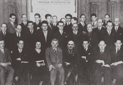 Gruppporträtt av deltagarna i den andra internationella schackturneringen, Moskva 1935, 1935 av Unbekannt