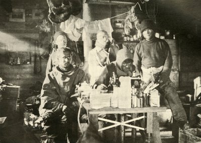 Grupp i kojan på sommaren: Joyce at the Sewing Machine, 1908, 1909. av Unbekannt