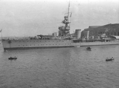 HMS Cardiff, brittisk C-klass lätt kryssare, Malta, c1920-talet av Unbekannt