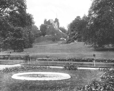 Hawarden Castle, Flintshire, Wales, 1894 von Unbekannt
