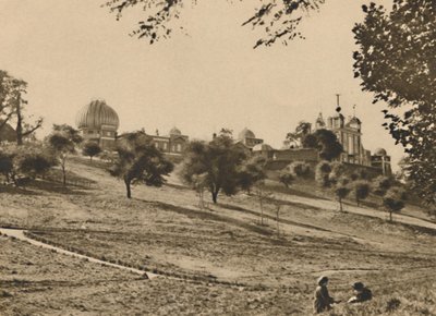 Högt på en liten kulle i Greenwich Park - för även små kullar räknas högt i London - står av Unbekannt