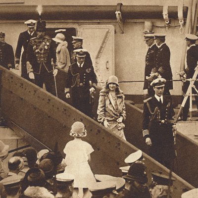 Hemma igen - Hertigen och hertiginnan landar i Portsmouth 27 juni 1927, 1937 av Unbekannt