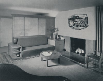Hus i Pomona, Kalifornien - vardagsrummet från andra sidan av skiljeväggen, 1942 av Unbekannt