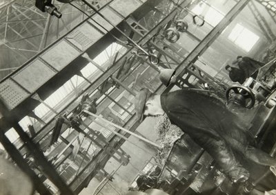 I en maskinfabrik, Sovjetunionen, 1930-talet av Unbekannt