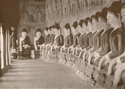 Interiör av Buddhist Temple, Sagaing, 1900. av Unbekannt