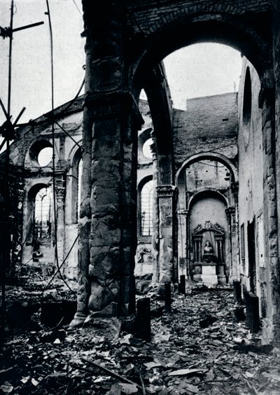 Interiör av kyrkan St. Mary Le Bow, Cheapside utbränd i en flygräd, 1941 av Unbekannt