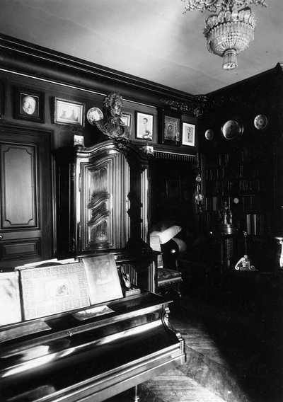 Interiör av museet för författaren och historikern Alexander Onegin i Paris, 1920-talet. av Unbekannt