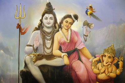 Jalaram Pratna hinduiska tempel, Leicester. Fresco deponerar Shiva, Parvati och Ganesh. Storbritannien av Unbekannt