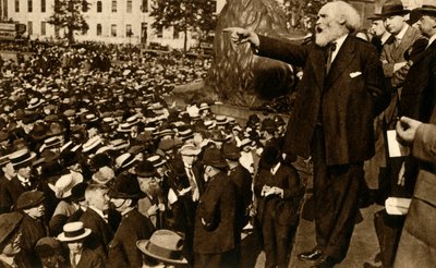 Keir Hardie håller ett tal på Trafalgar Square, London, den 2 augusti 1914, 1933. av Unbekannt