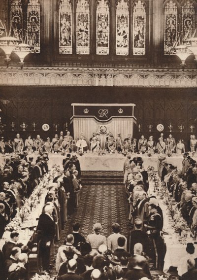 Kung George VI och drottning Elizabeth deltar i en lunch för att fira kröningen, 1937 av Unbekannt
