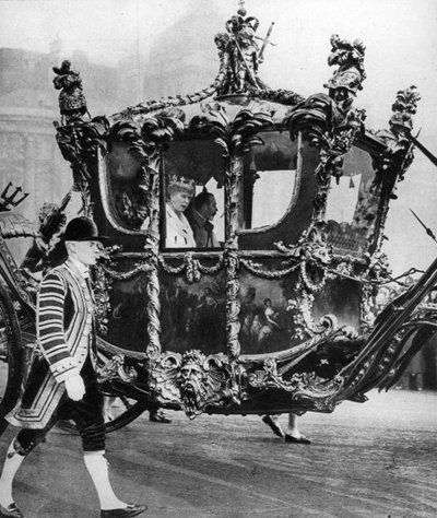 Kung George V och drottning Mary på väg till parlamentets invigning, c1930-talet av Unbekannt