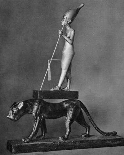 Kung Tutankhamen c1341 BC-c1323 BC på en svart leopard, 1936 av Unbekannt