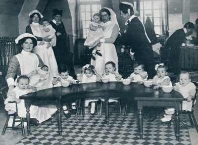 Kingsway Hall Creche för barn med fäder i kriget och mödrar som arbetar, 1914 av Unbekannt