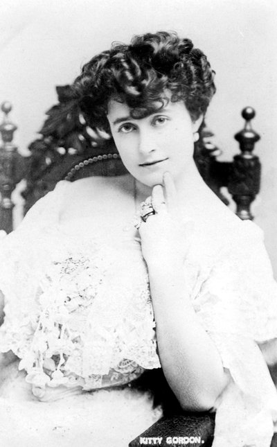 Kitty Gordon 1878-1974, engelsk skådespelerska, tidigt 1900-tal av Unbekannt