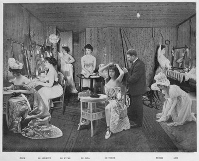 The Dressing In The Loges, 1900 av Unbekannt