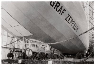 Lanseringsceremoni för Zeppelin LZ127 Graf Zeppelin, Friedrichshafen, Tyskland, 9 juli 1928 1933 av Unbekannt