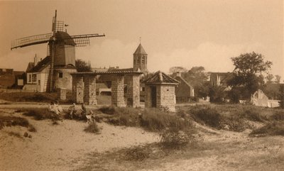 Gammal väderkvarn och kyrka, Gammal väderkvarn och kyrka, c1900. av Unbekannt