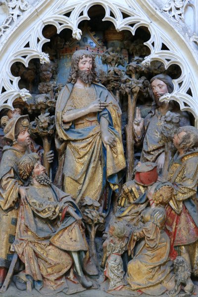 Johannes Döparens liv: ""St. Johannes Döparen som visar Guds ring."" Högrelief av norra ändan av Norra koret (1531). Amiens katedral, Amiens, Frankrike av Unbekannt