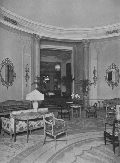 Ser från Oval Palm Room in i Main Dining Room, Roosevelt Hotel, New York City, 1924 av Unbekannt