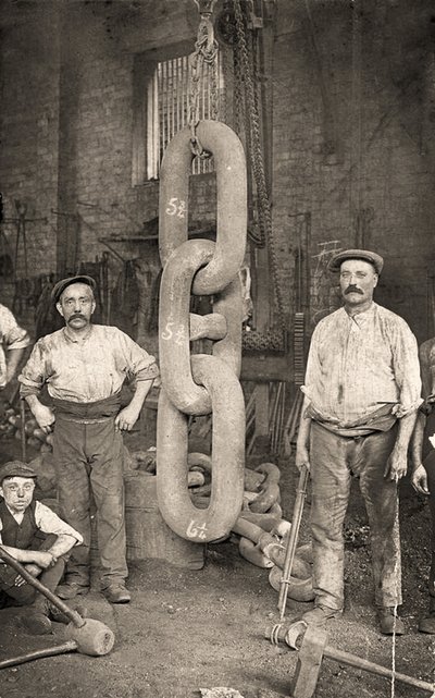 Tillverkar Titanics ankarkedja vid Hingley & Sons, ca 1909 (foto) av Unbekannt