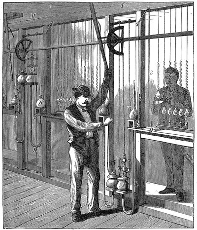 Tillverkar elektriska glödlampor, c1883 1896 av Unbekannt