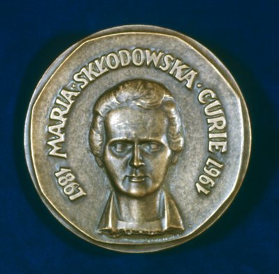 Medalj till minne av Marie Sklodowska Curie, polskfödd fransk fysiker, 1967 av Unbekannt