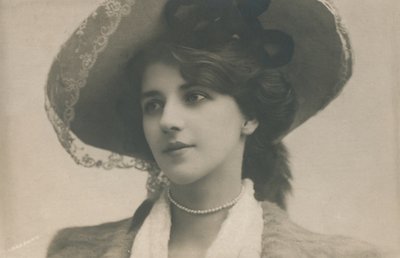 Miss Ethel Warwick, 1882-1951, c1930. av Unbekannt