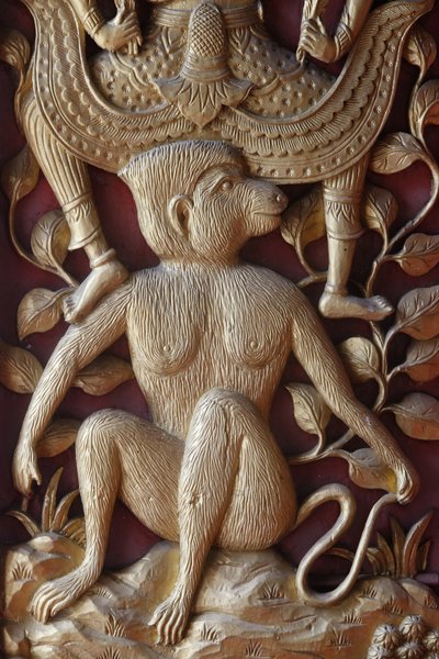 Monkey relief på en dörr i Wat Dab Phai, Chiang Mai Thailand av Unbekannt