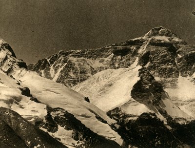 Mount Everest från baslägret, c1918-c1939. av Unbekannt