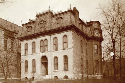 Mrs. Fred Paramore (nee Nellie Haseltine) Residence. North side of Pine Street, east of Twenty-eighth Street av Unbekannt