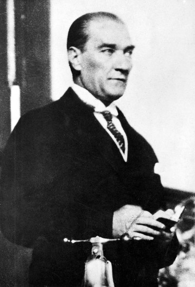 Mustafa Kemal Ataturk 1881-1938, turkisk statsman av Unbekannt