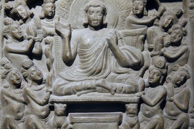 Indiens nationalmuseum, Delhi. Ayaga-fris som visar scener från Buddhas liv och från Jakatas. Ikshvaku, 3:e århundradet A.D. Nagarjunakonda, Andhra Pradesh. Gråaktig kalksten. Detalj. Indien. av Unbekannt