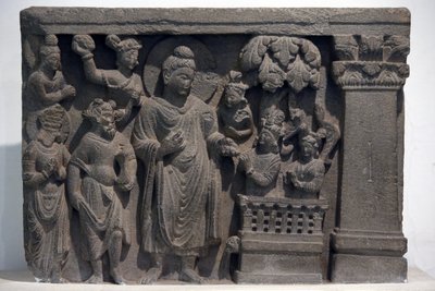 Indiens nationalmuseum, Delhi. Buddha med Naga-Kalika. Gandhara, 2:a århundradet e.Kr., Sten. Lån från Mayo College museum, Ajmer. Indien. av Unbekannt