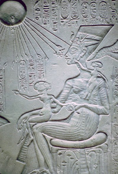 Nefertiti och två av hennes döttrar av Unbekannt