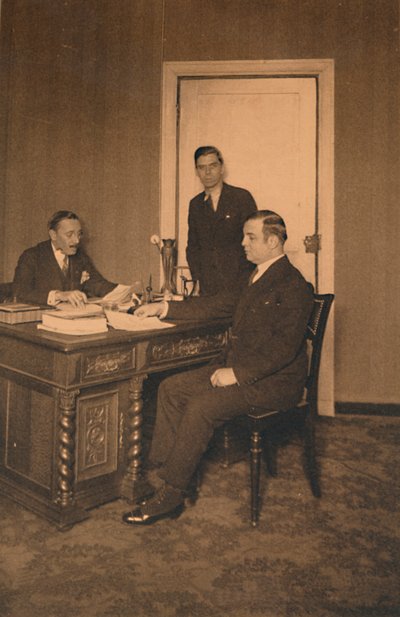 Sekreterarens kontor vid den kubanska ambassaden i Bryssel, Belgien, 1927. av Unbekannt