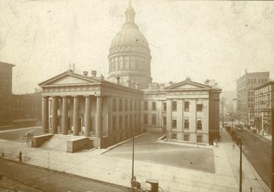 Old Courthouse seen looking west from the third story window of a building across the street av Unbekannt