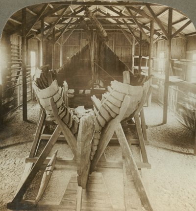 Gammalt vikingaskepp - utforskare av norra hav och begravningsbåt av nordbohövdingen, Christiania, Norge, c. av Unbekannt