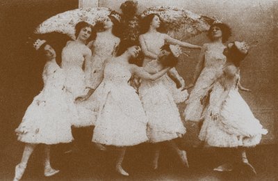 Olga Preobrajenskaya som Odette med Swans in the Ballet Swan Lake av Unbekannt