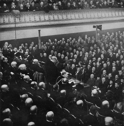 Den 27 januari talade Mr. Churchill till en publik i Free Trade Hall, Manchester, 1913, 1945 av Unbekannt