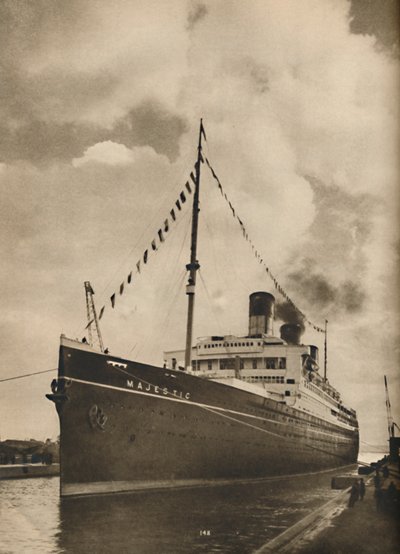 Ett av de största fartygen som flyter, Majestic som ägs av Cunard White Star Line, 1936 av Unbekannt
