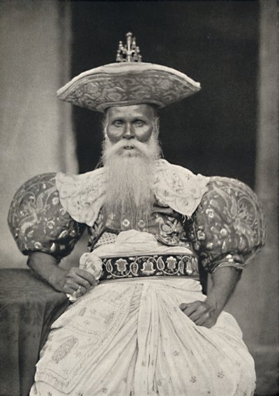 Lokal ledare i Kandy i den gamla singalesiska kostymen, 1926 av Unbekannt