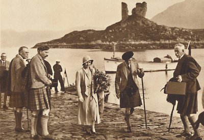 Over the Sea to Skye - landning i Skye från yachten Golden Hind, 1933 1937 av Unbekannt